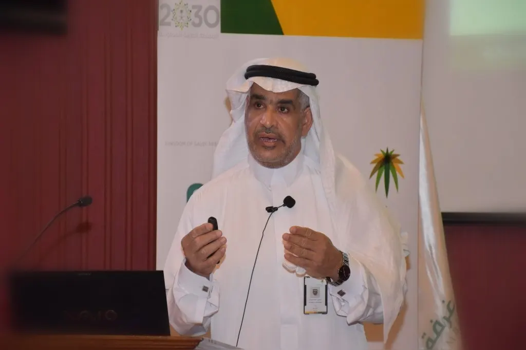 المرزوق يتحدث عن "الثقافة العمالية" في ديوانية سنابس