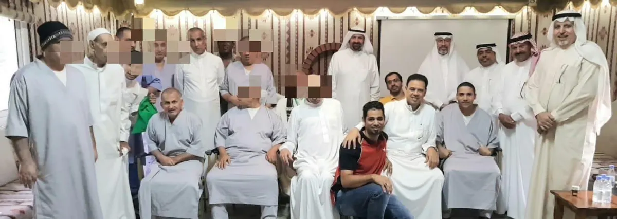 جمعية سيهات تعايد نزلاء «الإيواء» في مجمعها الصحي