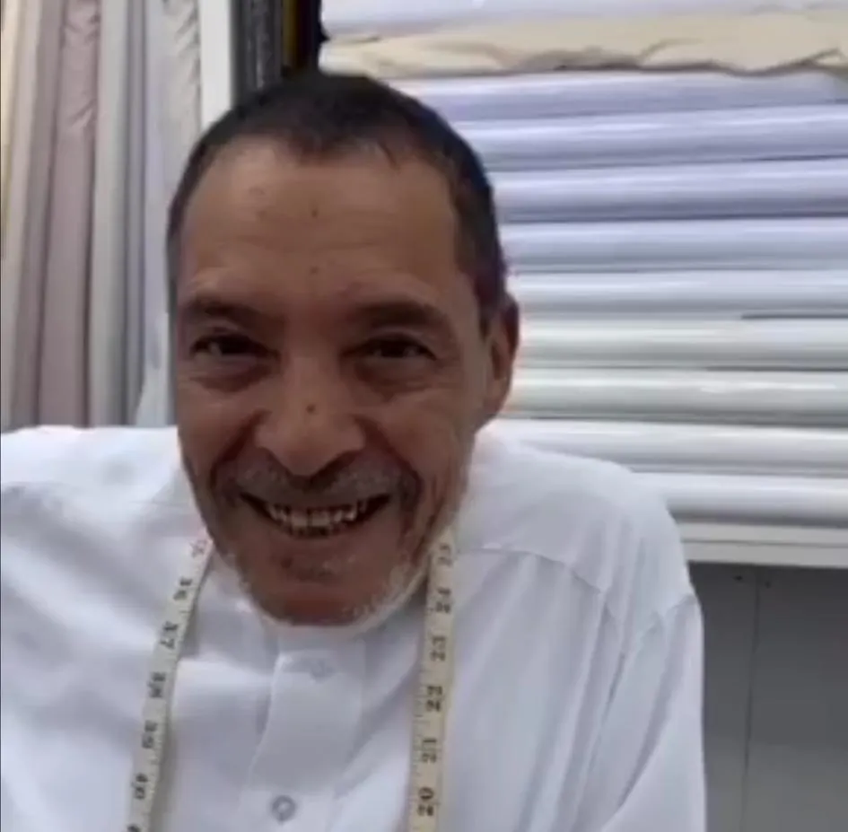 من «خياط القديح الحديث».. هزاع يسرد ذكريات الـ43 عامًا من الكفاح