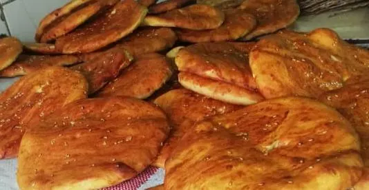 في القطيف.. «خبز مريم» صفرته تغرب من فرن الخباز وتشرق بمنتوجات الأسر