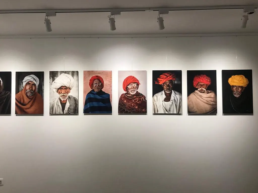 من العوامية.. آل صويمل ينقل «أرض الملوك» من الهند إلى القطيف