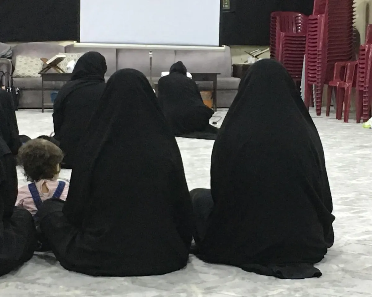 في مرحلتها الثانية.. «يدنين» تعزز ثقافة التمسك بالحجاب
