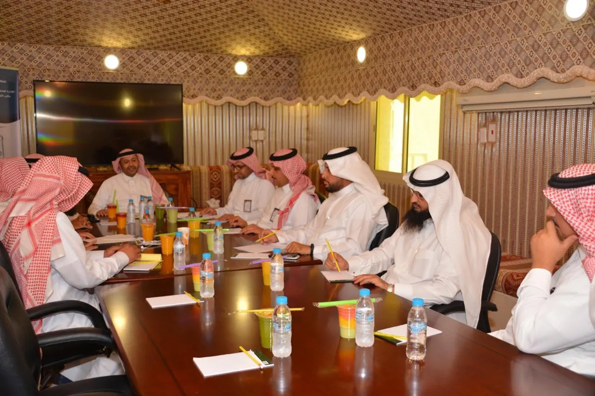 تعليم القطيف يبحث سُبل الاستقرار عبر تطبيق آلية سد العجز في المدارس
