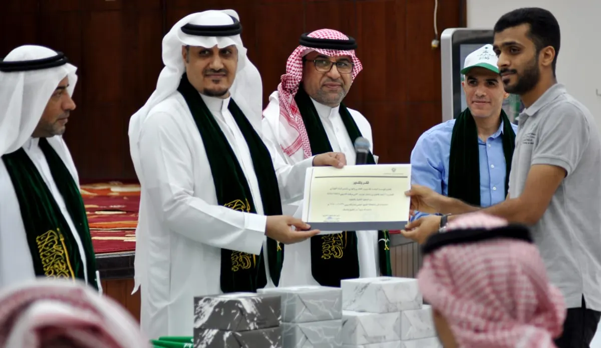 تقنية القطيف تكرم الحاصلين على جائزة المؤسسة للتفوق العلمي وأوائل التخصصات