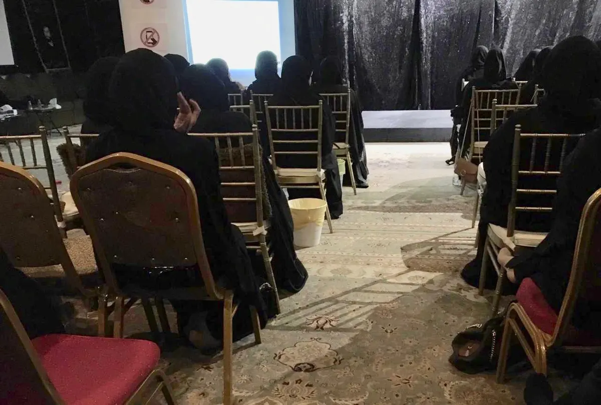 من القطيف.. خطيبات يلهبن مشاعر 100 سيدة في الملتقى الحسيني السابع