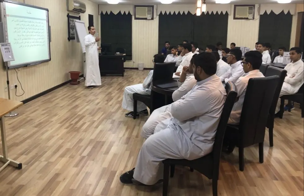 في القطيف.. الفردان يسافر بزملائه في الفضاء دون مركبة