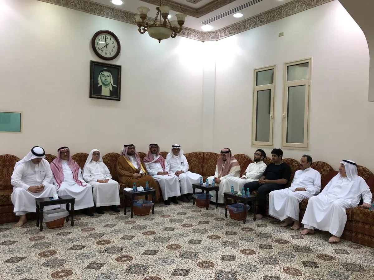محافظ القطيف ووكيله يقدما واجب العزاء لأسرة البلال