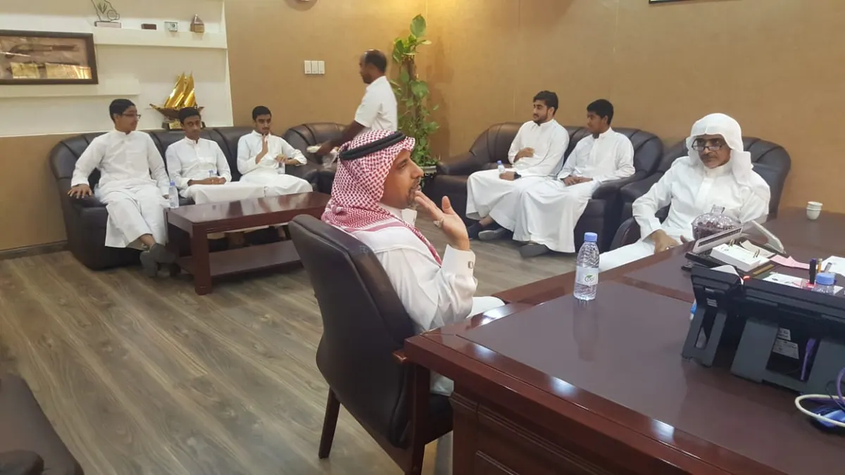 في صفوى.. فريق الشراكة المجتمعية يبحث فرص التعاون مع البلدية.. تشجيرًا وتنظيفًا وعناية بالحدائق