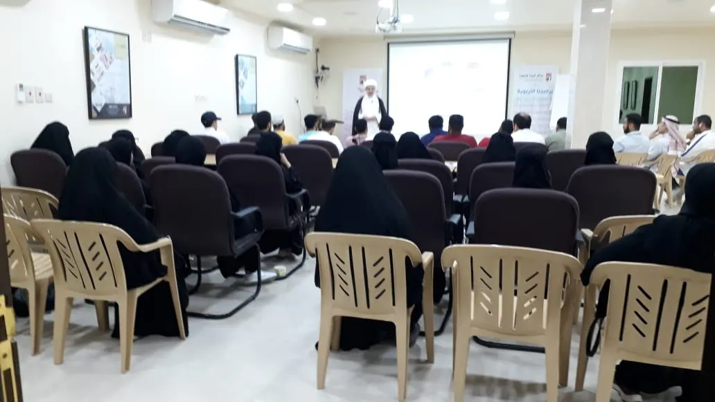 في صفوى.. آل إبراهيم يستثير 38 متدربًا ومتدربة بتساؤلات تنتهي بزواج أكثر سعادة