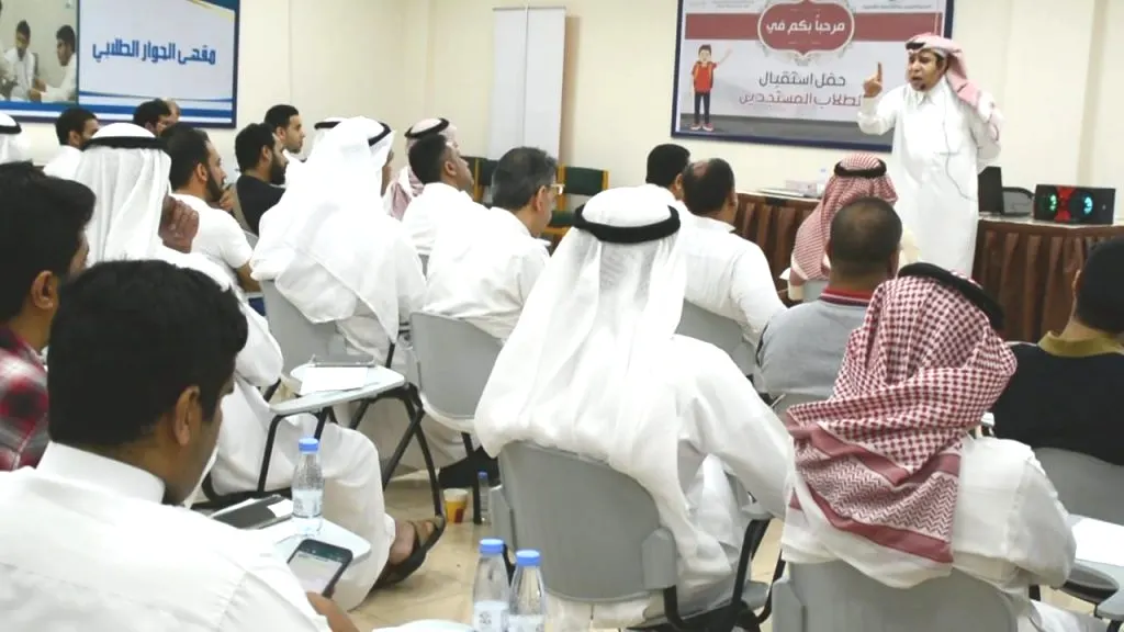 الشيخ يقدم دورة "TOT" للمتدربين بمركز الحي المتعلم بالقطيف