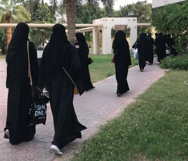 في صفوى.. تنميةً لأخلاق 30 فتاة.. 1000 زهرة يتعرفن على الحديث مع الله.. ويزرن المسنين