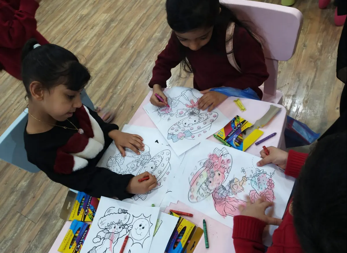في صفوى.. 1000 زهرة تقيم معرضًا مصغرًا للكتاب.. والزهرات يقضين أسبوعًا للجمال