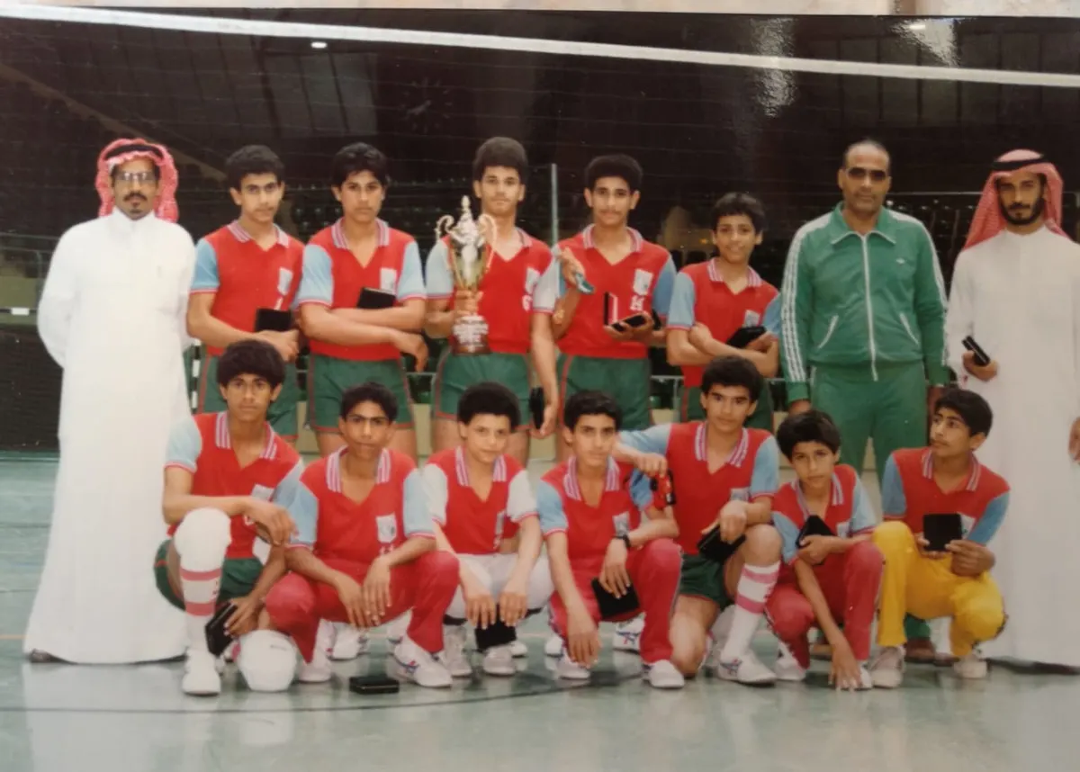 في الجش.. بعد أعمامه وأخوته.. «طائرة الهداية» تخطف الزاير متدربًا.. وتعيده مدربًا بعد 39 عامًا