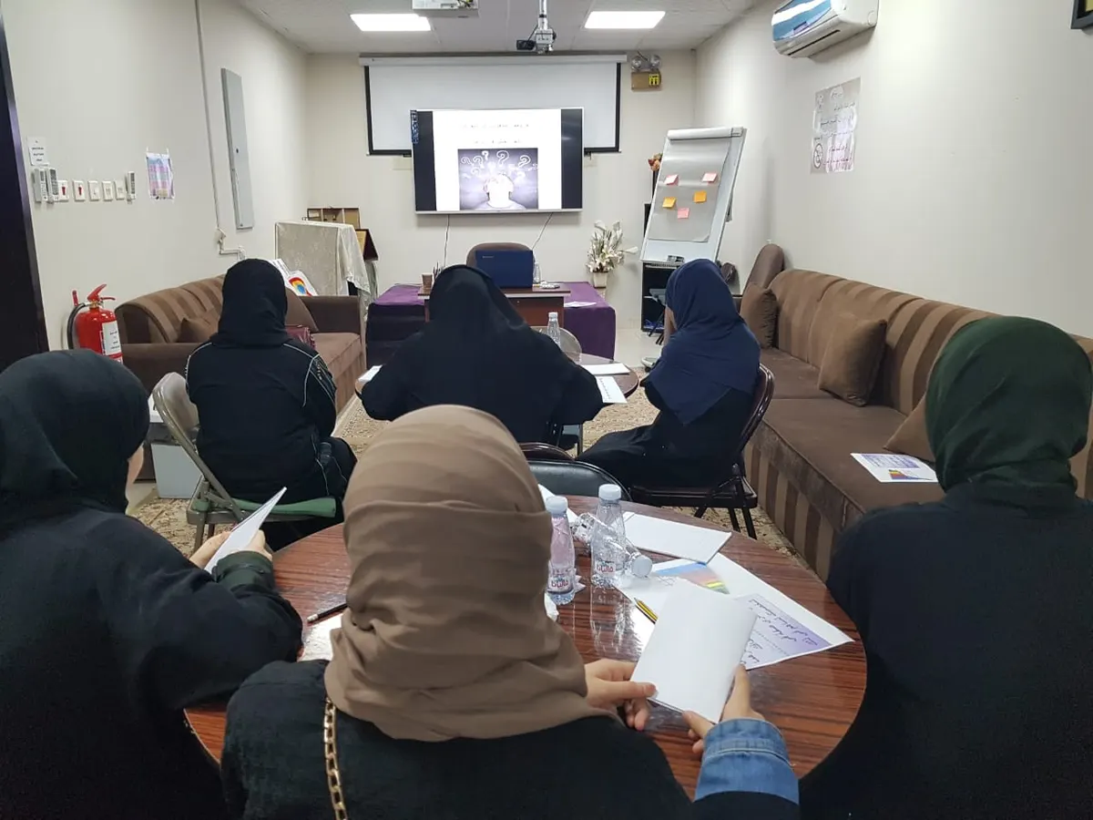 في العوامية.. فتيات يرسمن بصمة الحياة بتدوين أفكارهن