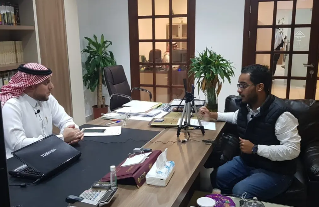 المستشار الفرج: تناقل مزحة عبر هاتفك يكلفك نصف مليون ريال وعامًا من الحبس