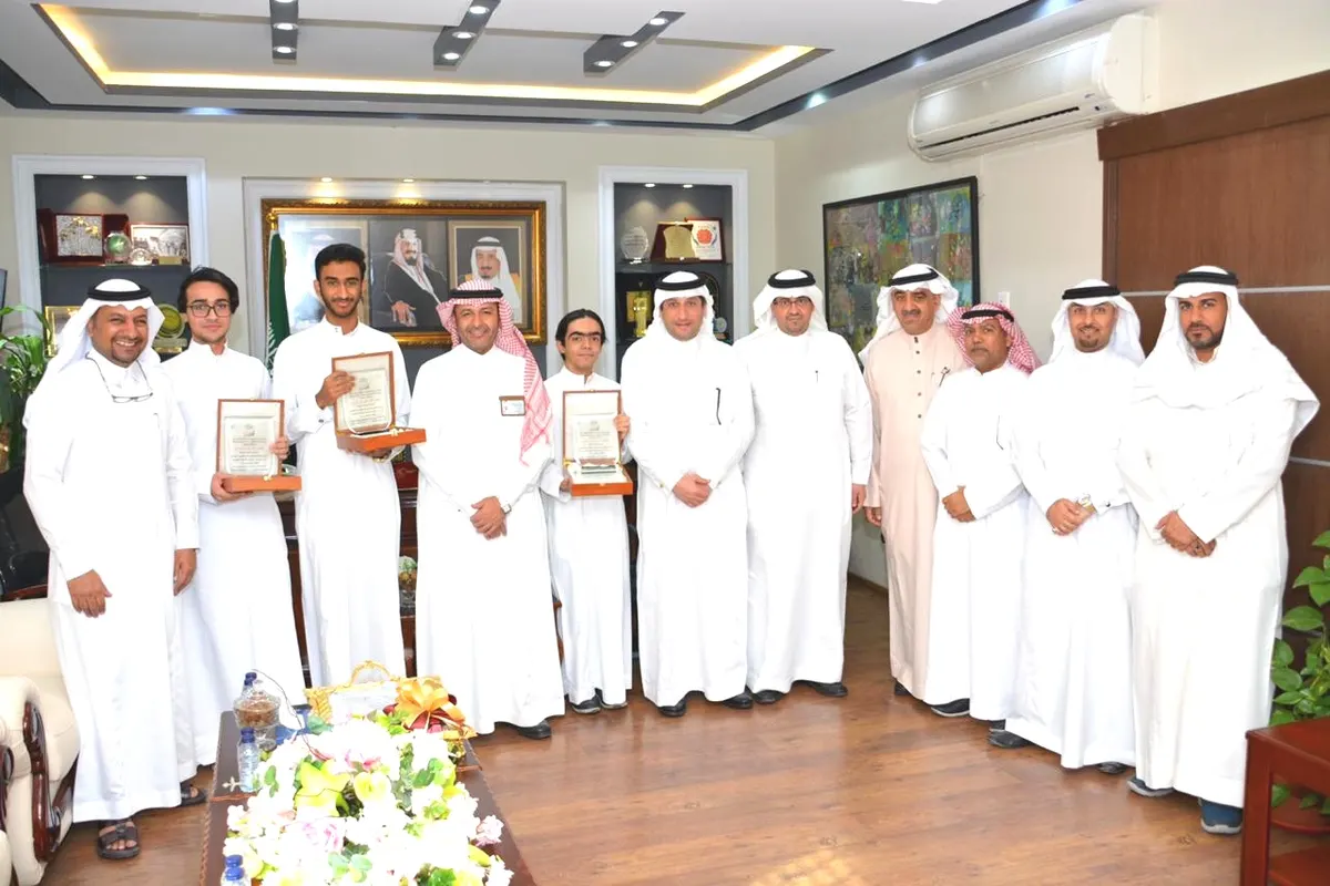 في القطيف.. مشاريع علمية تضع الزين والحريري والشبيب على منصة التكريم