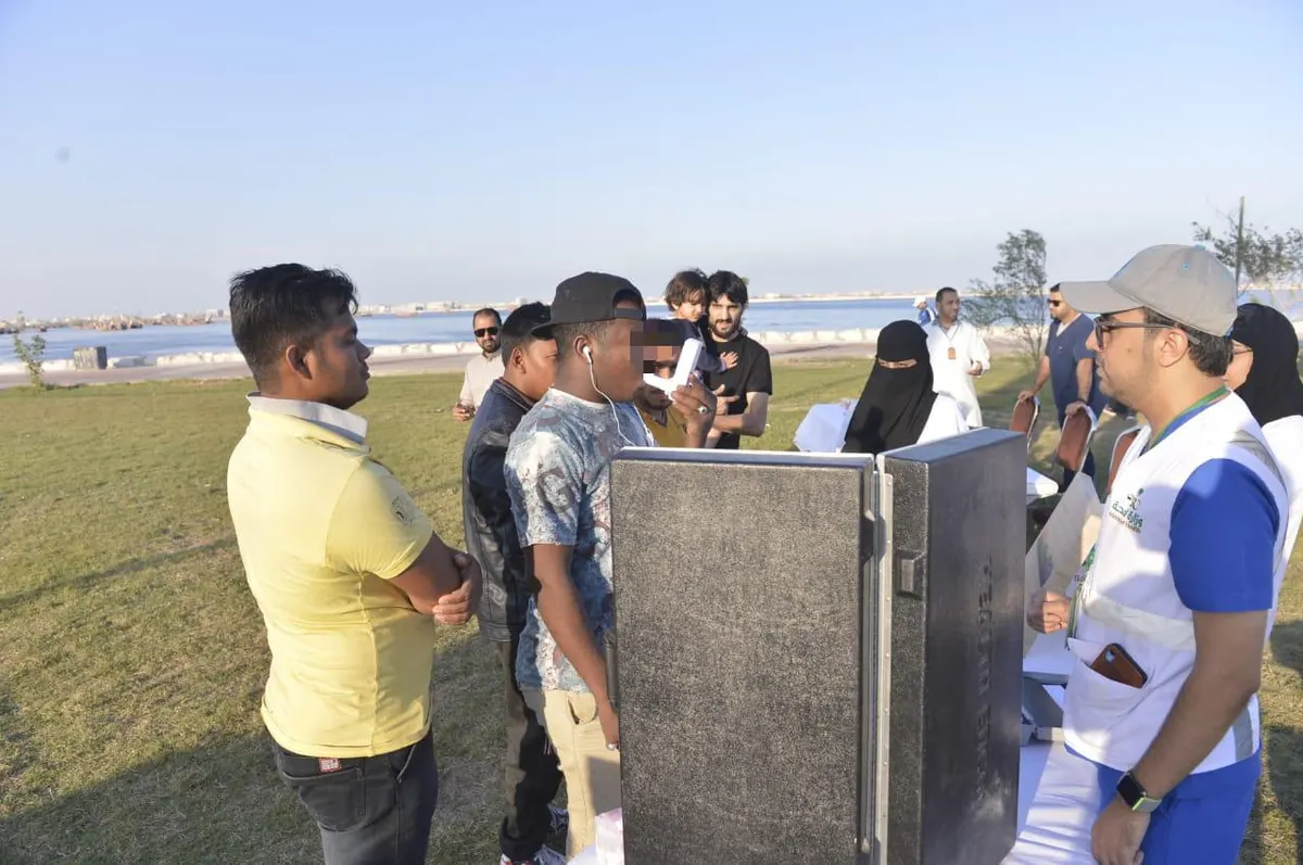 في القطيف.. أجهزة القياس تقف حائرة أمام اثنين من المدخنين