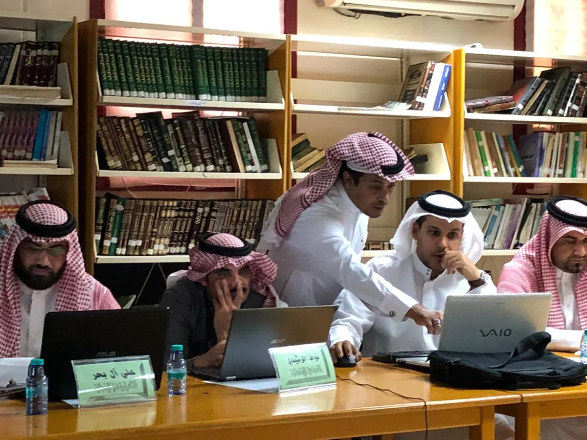 في القطيف.. آل عجيان يسخّر التقنيات الإلكترونية للإرشاد النفسي والتربوي عن بعد
