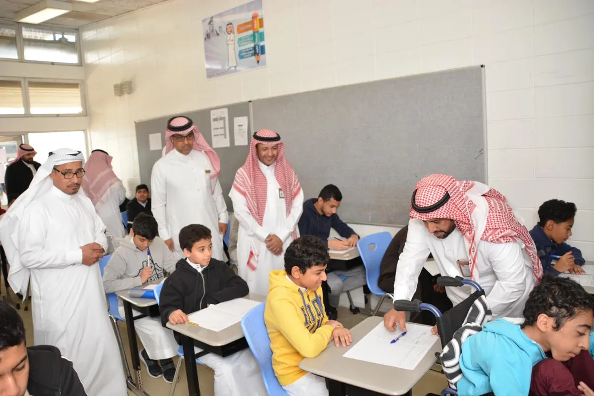 85 ألف طالب وطالبة يؤدون أول يوم اختبارات في 300 مدرسة بالقطيف