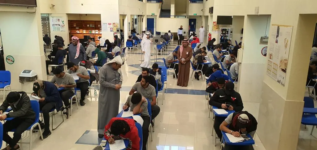 1800 متدرب يؤدون الاختبارات النهائية للفصل التدريبي الأول بتقنية القطيف
