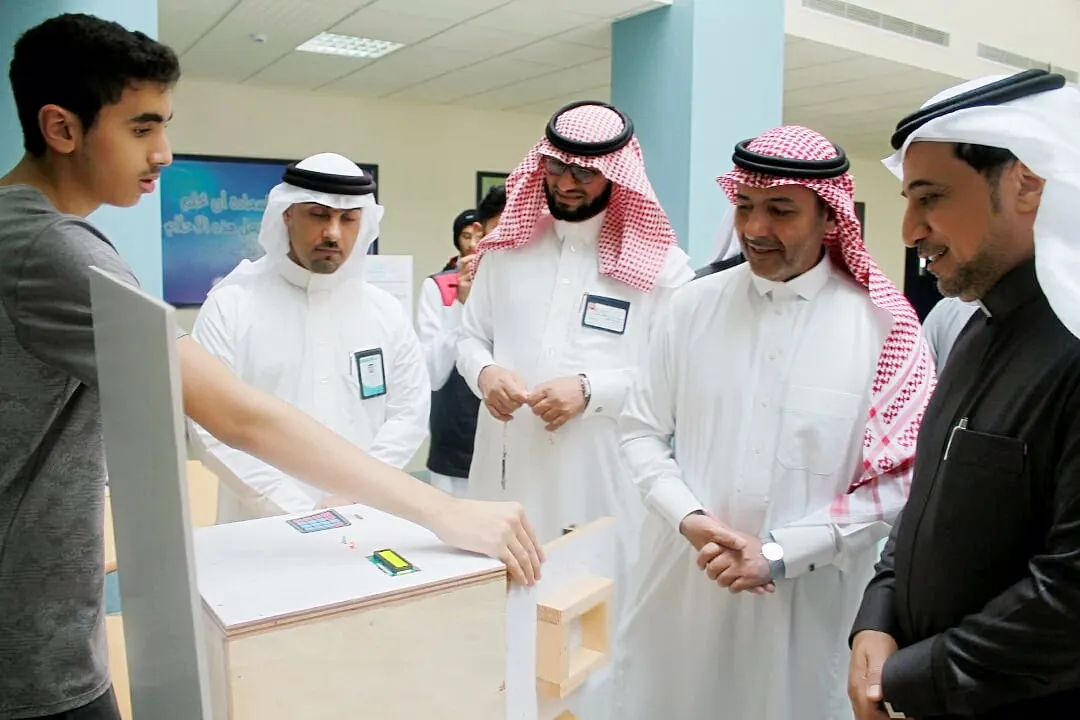 في القطيف.. لأول مرة.. «فاب لاب» دار الحكمة يبدع 18 مشروعًا بتقنية الأردوينو