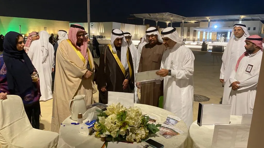 عمل القطيف يُعرّف زوار «ربيع العوامية» بوثيقة العمل الحر وأهميتها