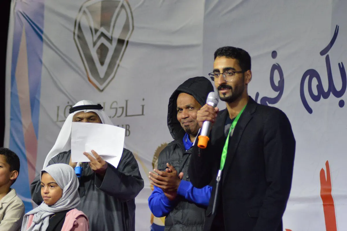 في صفوى.. طفل الـ 3 سنوات يكسر شروط المنافسة ويصعد منصة «شاعر العروبة»
