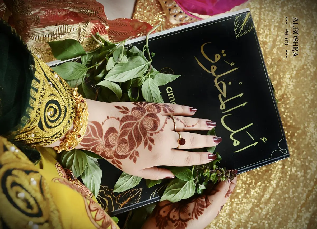 من الربيعية.. المخلوق: في الـ8 خربشت كفي قريبتي بعود ثقاب وسبقت حنايات الخليج بكتابي