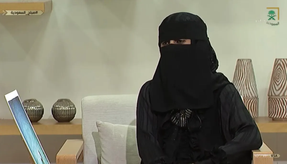 في العوامية.. الجارودي أبعدتها ظروفها عن الفن ولوحة مضيئة أعادتها لساحة التشكيل