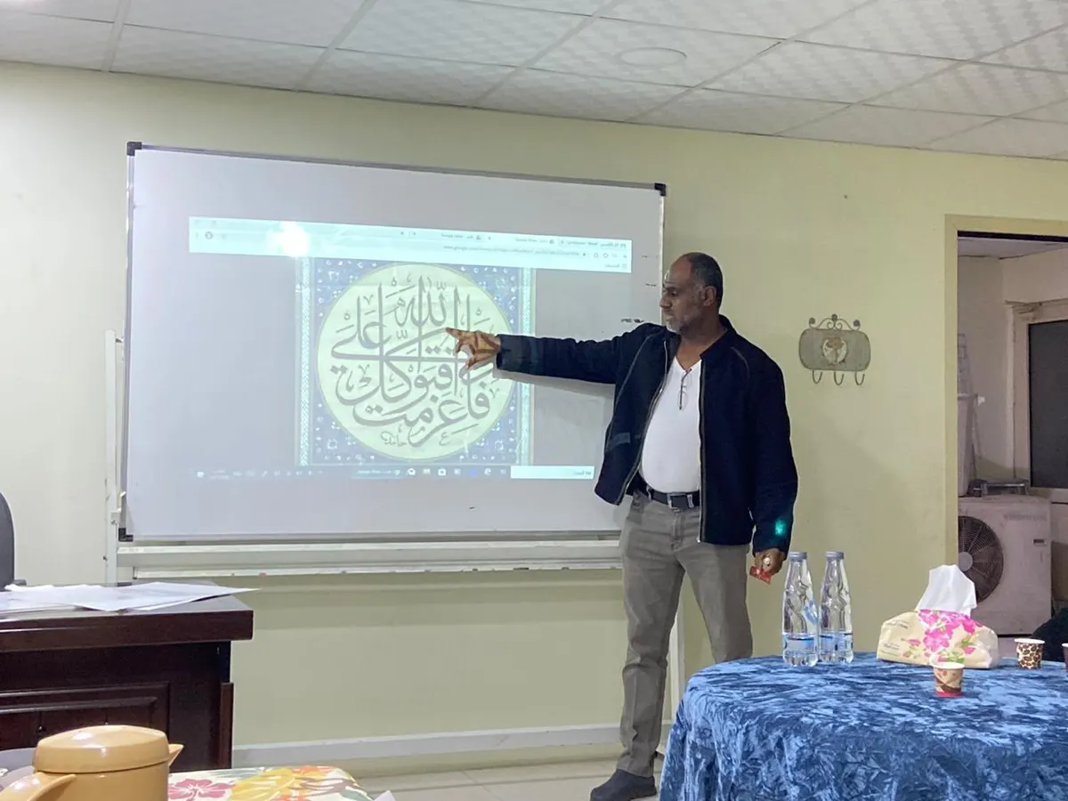 «خط القطيف» تترجم فلسفة التوازن بين الكتلة والحرف في الكتابة