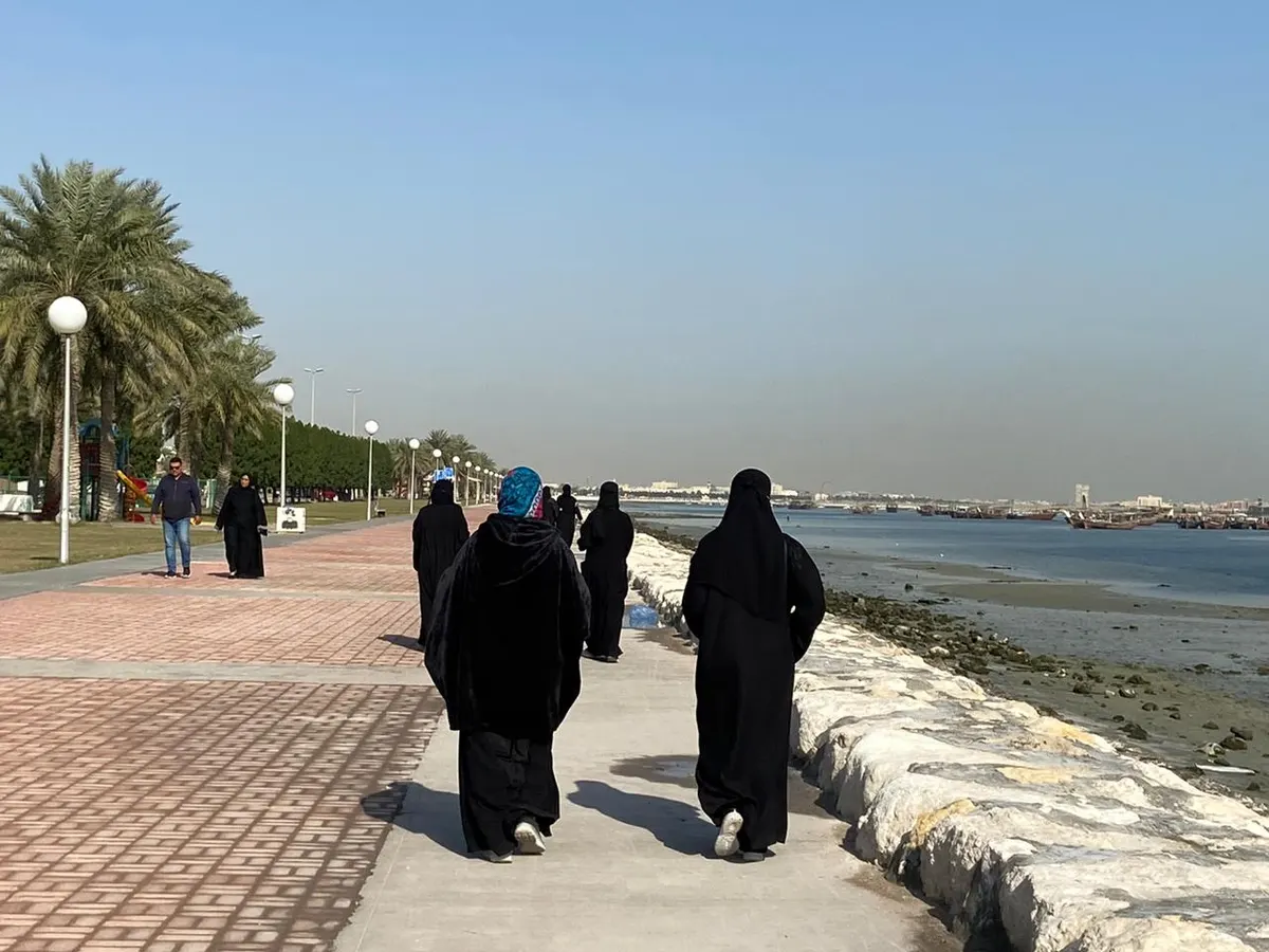 في القطيف.. 5 كلم تشهد أولى خطوات «امشِ مع طبيبك».. قطعتها 14 سيدة
