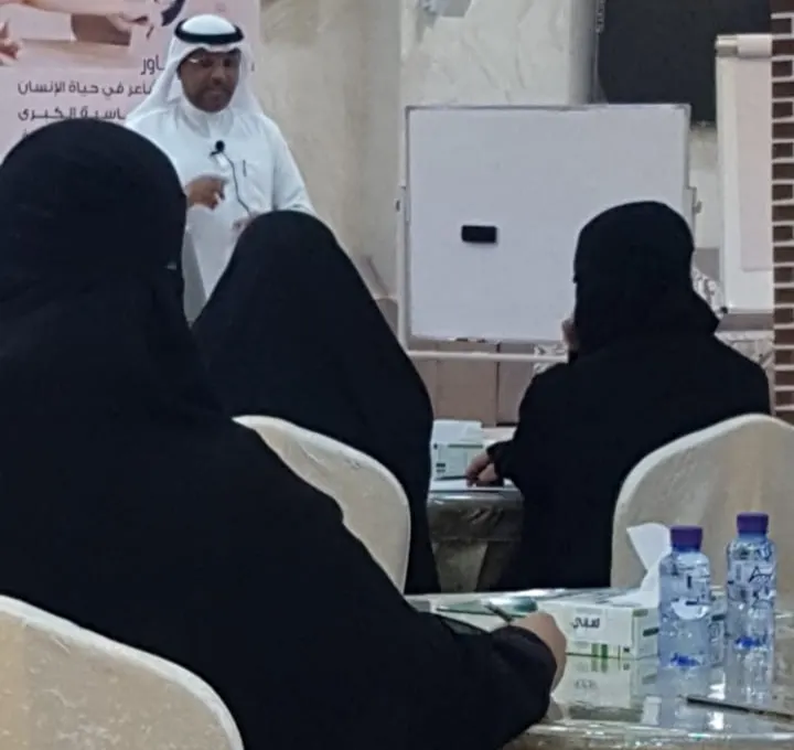 في سنابس.. الراشد للوالدين: عندما تعلّم طفلك قراءة المشاعر طبّق كيف سيقرؤك