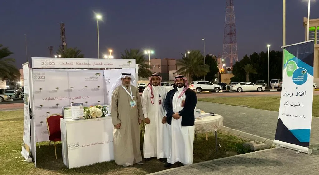 في البراحة.. زوار يستفسرون وعمل القطيف يجيب: طالبوا بمستحقاتكم قبل 12 شهرًا من انتهاء علاقة العمل