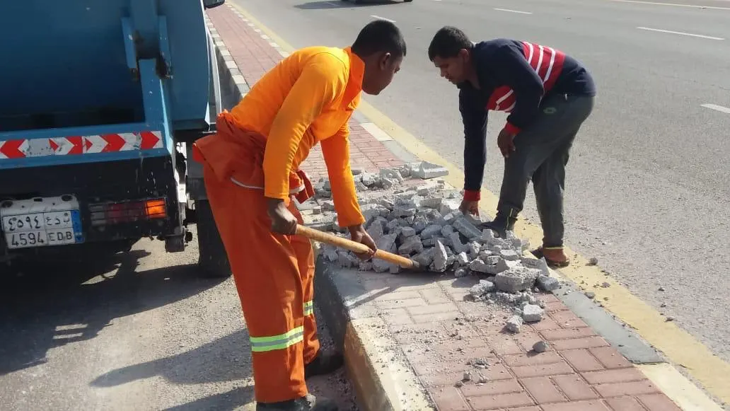 القطيف تنتج 600 ألف أنقاضًا ومخلّفات خلال عام.. بينها 497 ألفًا «منزلية»