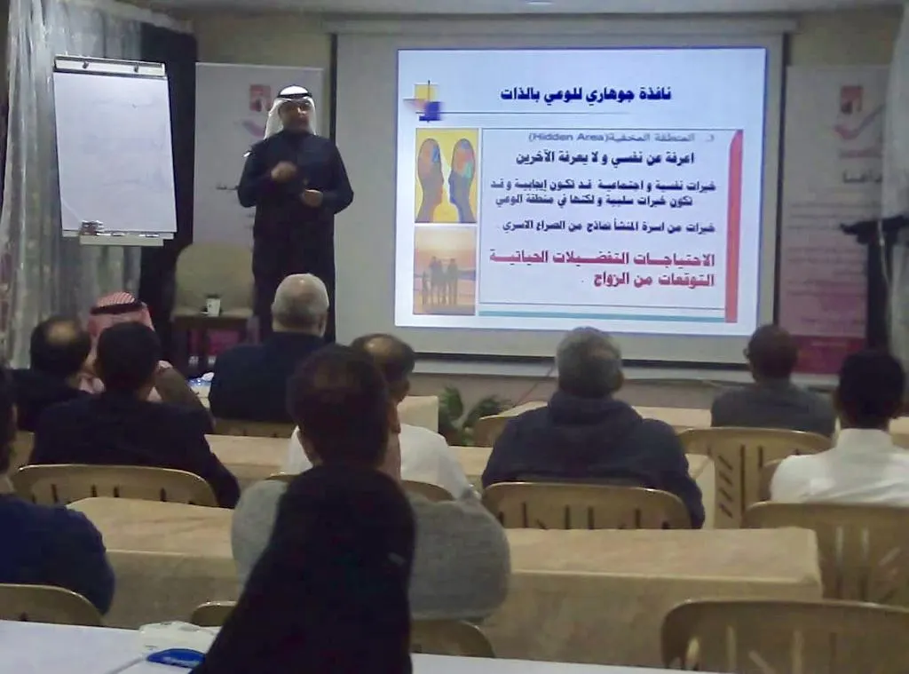 في صفوى.. اختصاصي نفسي للأزواج: فعّلوا عنصر المفاجأة تخلقوا يومًا سعيدًا