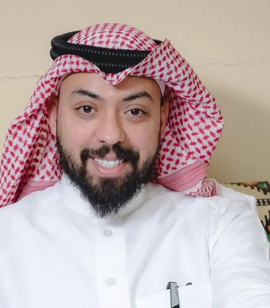 من العوامية.. آل عمار يسكب شعره في «ما أعتقته يد البنفسج»