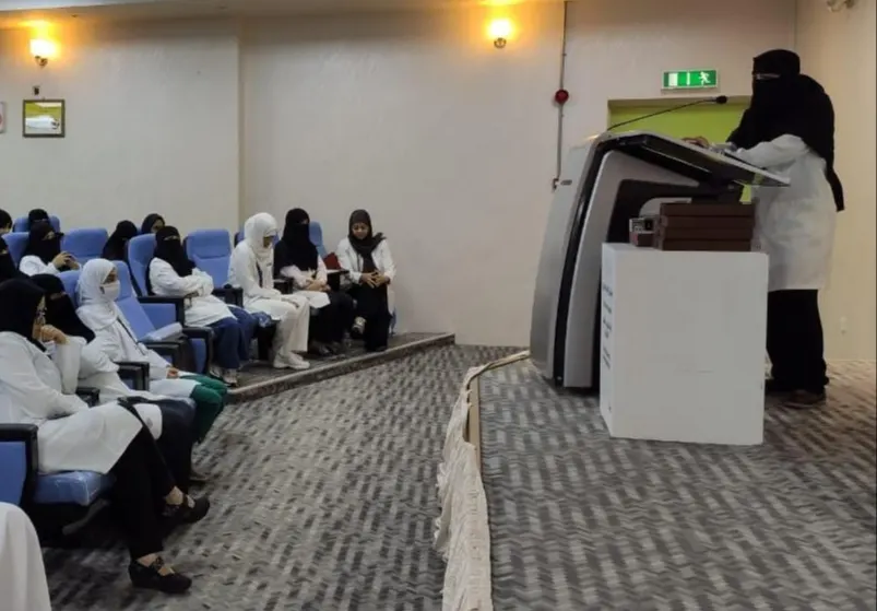 في القطيف.. «تشجيع الرضاعة الطبيعية» تنجح في ملامسة المولود لأمه بنسبة ٩٢٪