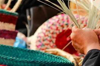 على يد 90 حرفيًا وفنانًا وأسرةً منتجة.. «داروش صفوى» يحيي تراثها