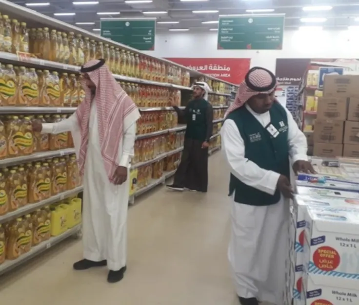 في القطيف.. 258 جولة رقابية لـ التجارة.. باشرت بلاغات الغلاء ووفرة السلع