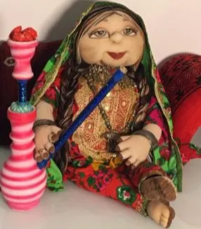 من سنابس.. مقطع يوتيوب يعيد تقاسيم الجدات في دمى آل طلاق