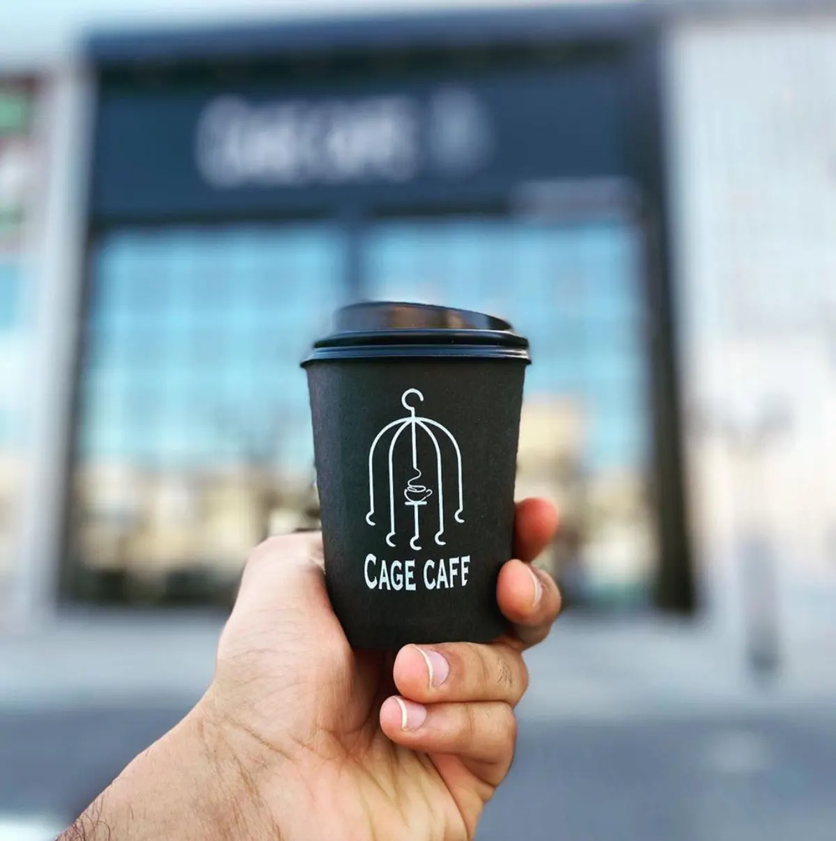 قهوة الصباح غير مع cage cafe