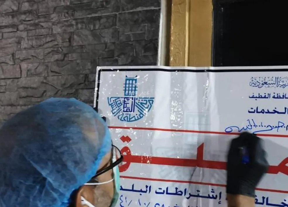 بأغذية منتهية الصلاحية وعمالة بلا شهادات صحية.. كوفي شوب يخدم زبائنه في تاروت