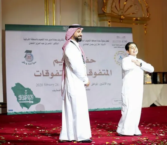 من أم الحمام.. العاقول واجه سخرية تعثره في الكلام طفلًا.. وبعد المدرسة وقف مذيعًا على منصات التكريم