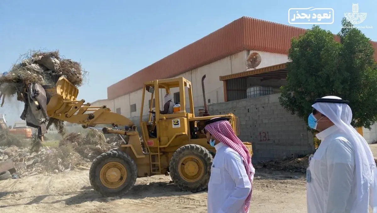 بلدية القطيف ترفع 600م² أنقاض ونفايات من جزيرة تاروت