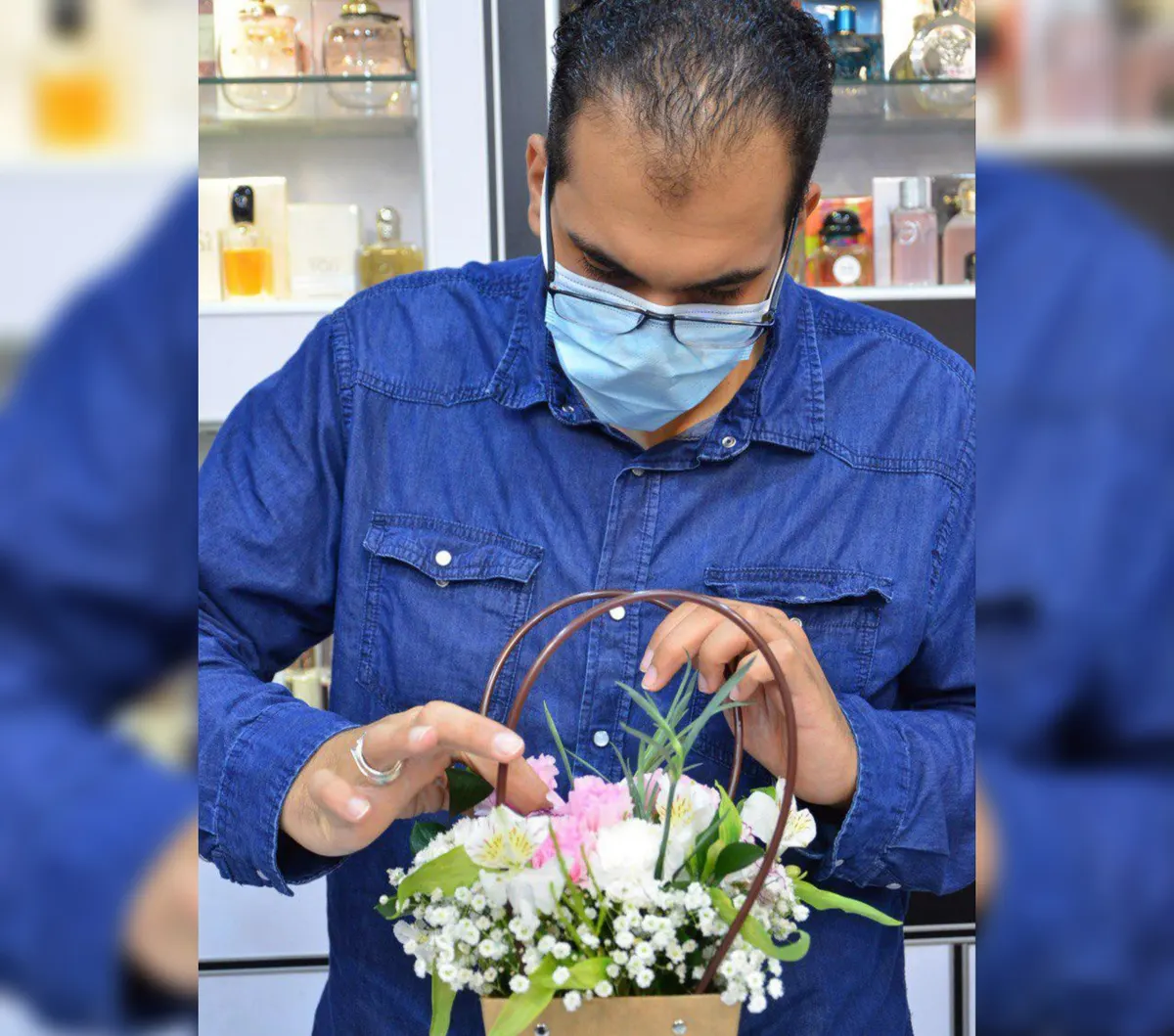 في الجش.. آل سنبل جامعي.. يطلق مشروعًا لتزيين الورد من ادخار بائع العطور