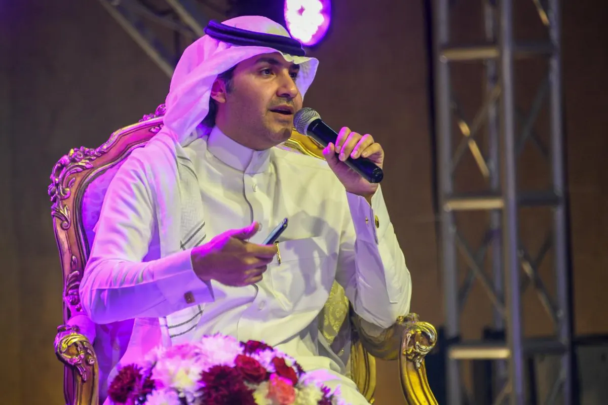 من القطيف.. الحمادي يسكب أحلامه في إصدار نصفها في الكأس