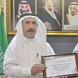 من العوامية.. نظير جهوده الملموسة.. آل عبد الجبار على منصة التكريم