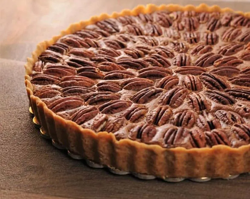 «بيكان الباي» و «باي التفاح».. لذيذة وبأسعار مناسبة في مخبز annem bakery