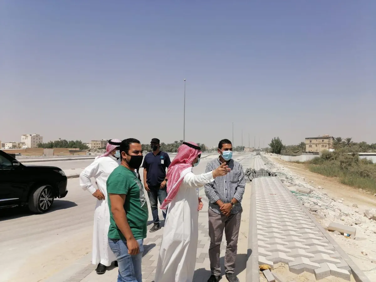 خلال تفقده لمشاريع المحافظة.. الحسيني يقف على ساحل الفن بالمحيسنيات وأعمال الرملة البيضاء