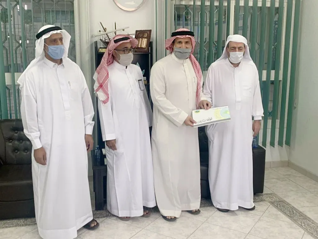 في تاروت.. بـ شهادات الشكر والتقدير.. الجمعية تحتفي بالمعلمين في يومهم العالمي